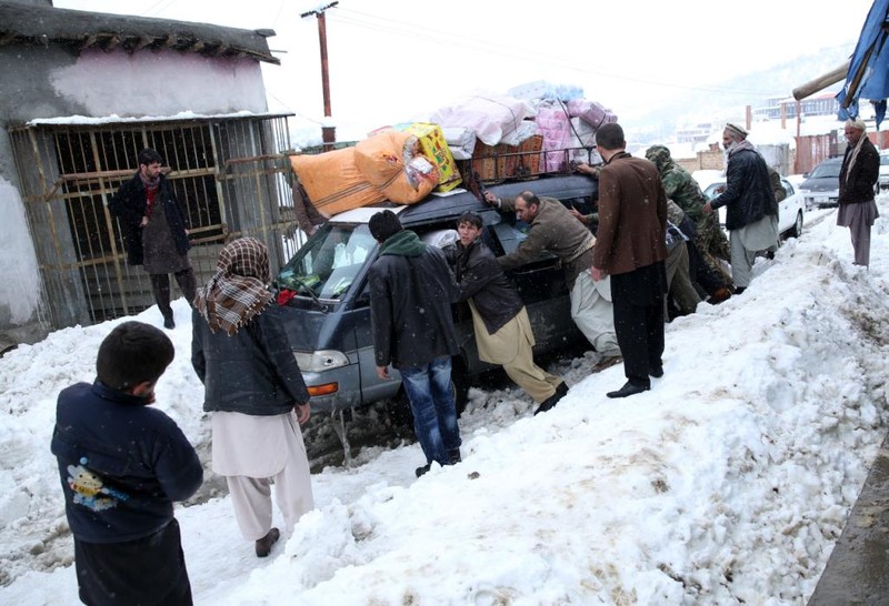 Lo tuyet kinh hoang o Afghanistan, 124 nguoi chet-Hinh-8